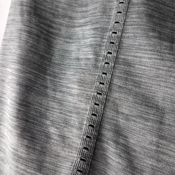 *SOLD* Athleta Heathered Gray Sleeveless Top Large - Picture 6 of 8